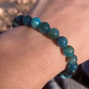 NWOT Shiny Elastic Blue Apatite Beaded Bracelet